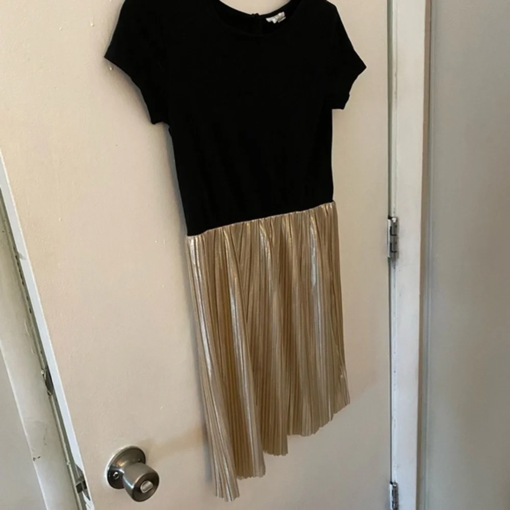Gap Kids‎ black and gold dress short sleeve